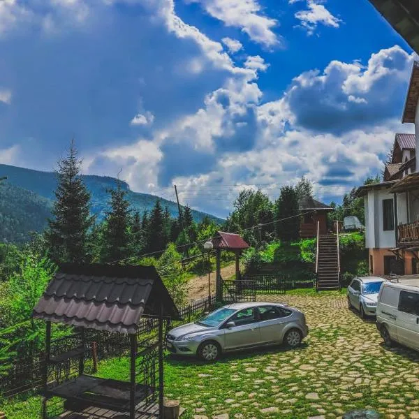 12 Months Estate, Hotel in Myslovka