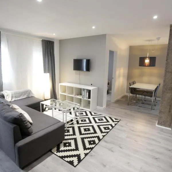 Brand new charming apartment next to the river，位于塞维利亚的酒店