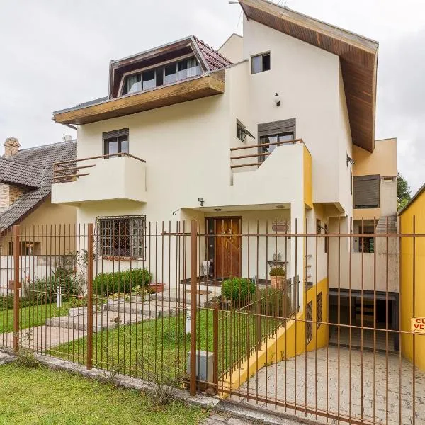 Hospedagem Three Little Birds, ξενοδοχείο στην Κουριτίμπα