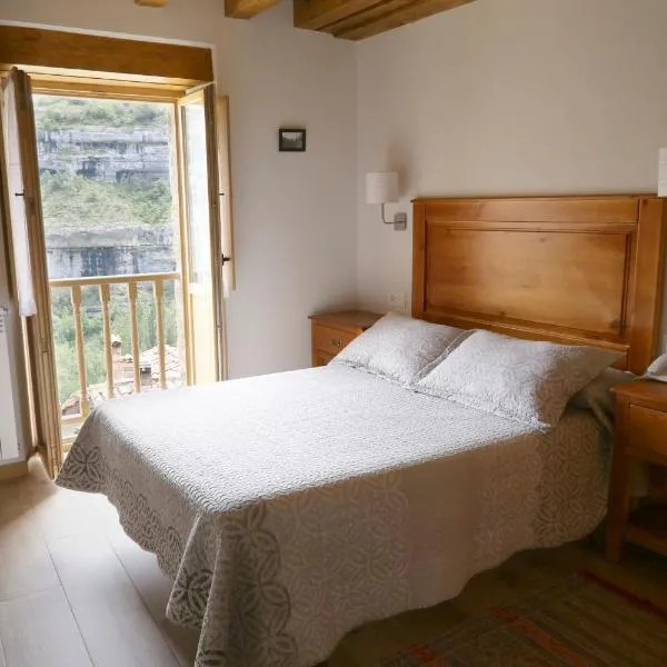 Hotel Rural La Puebla, hotell i Orbaneja del Castillo