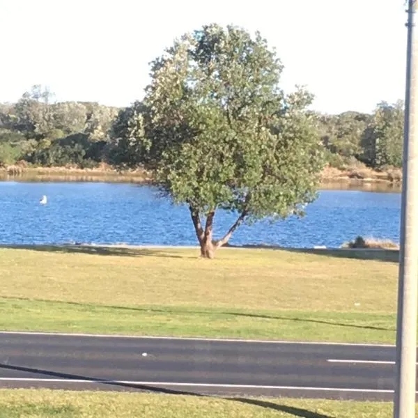 Lakes Entrance Waterfront Cottages with King Beds a Lakes Entrance, Australia 300 recensioni e