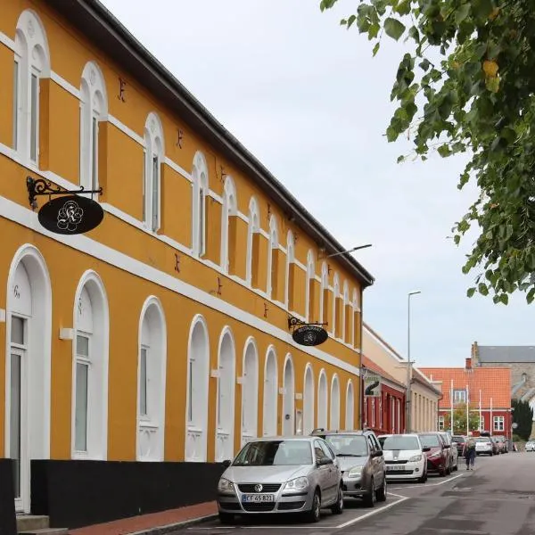 Kanns Hotel、Åkirkebyのホテル