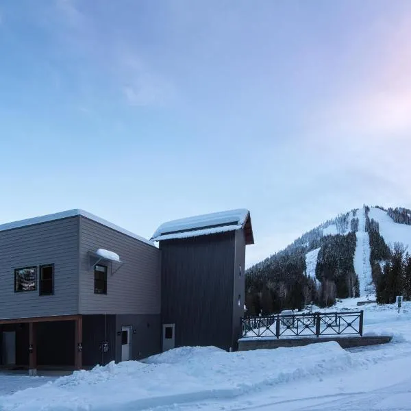 Nowhere Special Hostel, hotel em Rossland