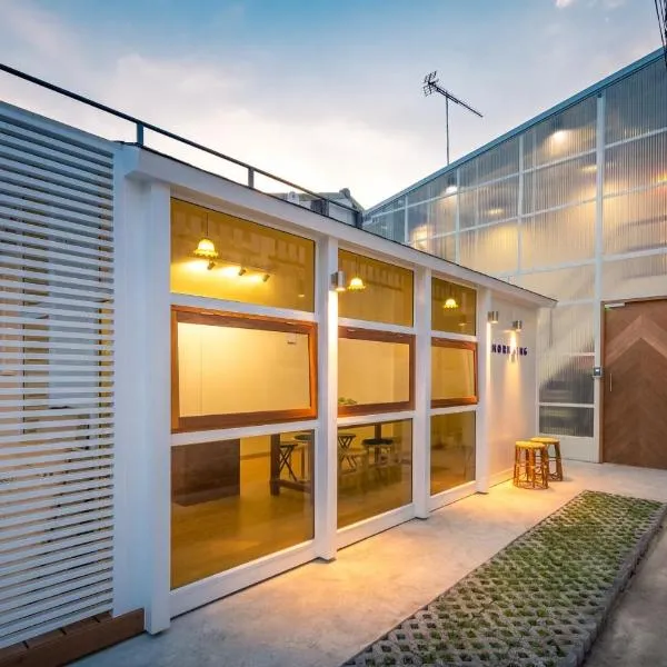 MORN-ING HOSTEL、ラートクラバンのホテル