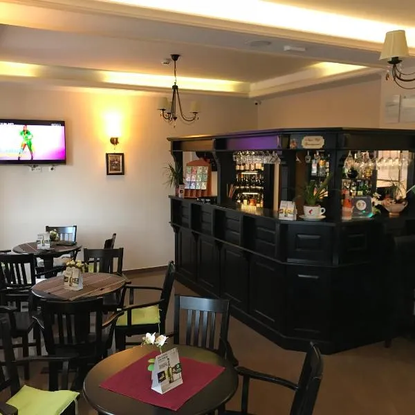 Farkas Panzió – hotel w mieście Cîrţa