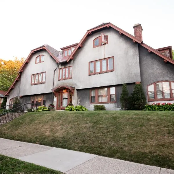 Leonard at Logan House、グランドラピッズのホテル