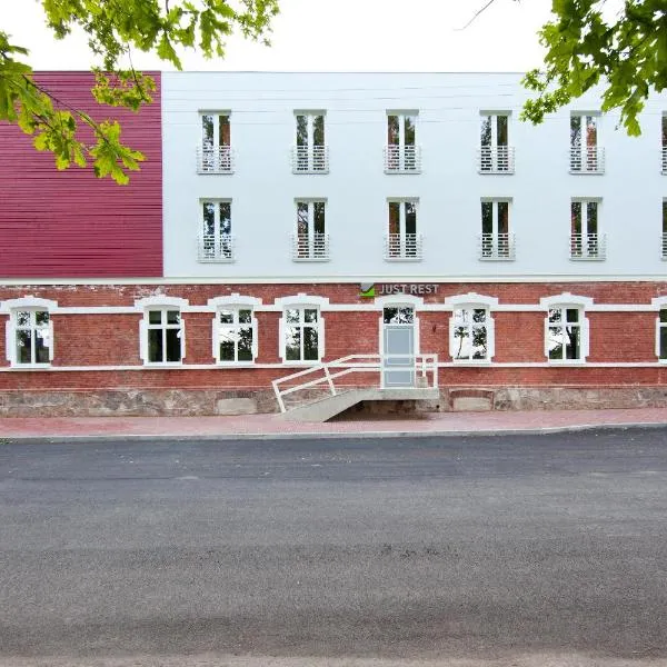 Just Rest Automatic Hostel, hotel in Viljandi