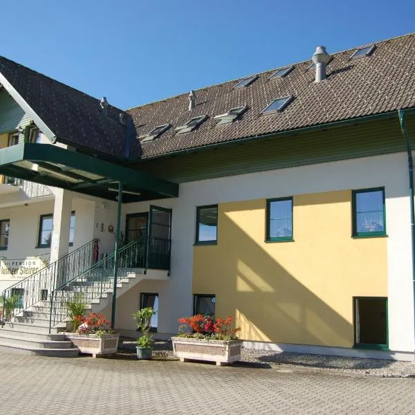 Gasthaus Pension Zum lustigen Steirer, khách sạn ở Bruck an der Mur