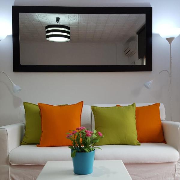 Central Apartment in Valencia with WIFI + Parking.
