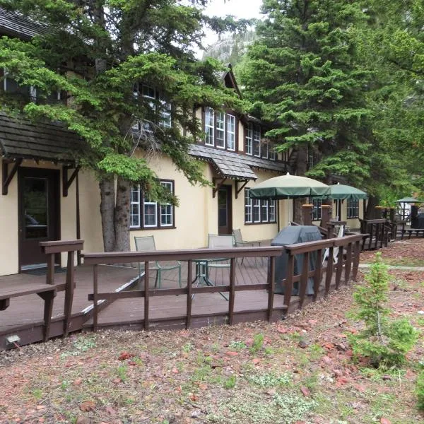 Crandell Mountain Lodge, מלון בווטרטון פארק