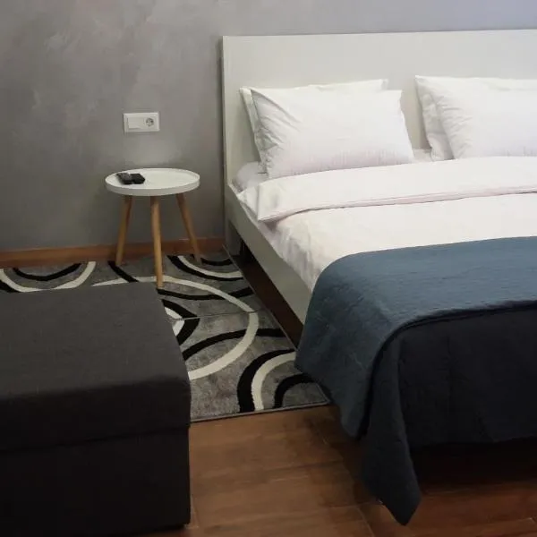 Однокомнатная квартира-студия. Новострой, центр города., hotel in Luts'k