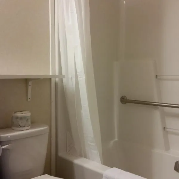 Bear's Den Lodge, hotel in Shaunavon