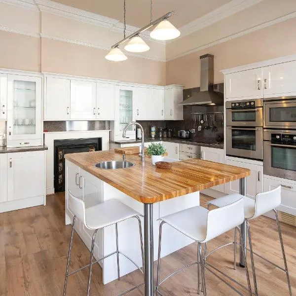 Stunning Spacious Central Apartment near Parade Gardens, hôtel à Bath