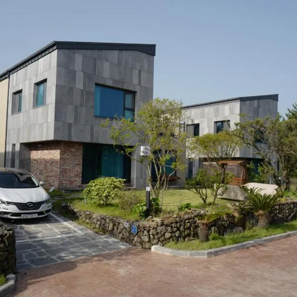 Jeju TheRiche Pension, hotel in Jeju