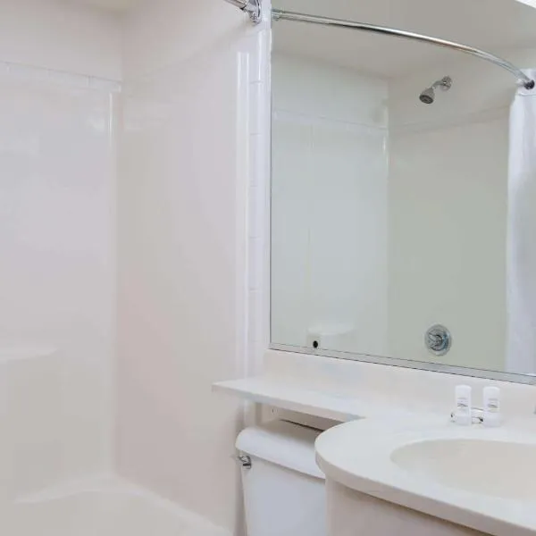 Baymont Inn & Suites by Wyndham Anchorage Airport, hotel in Anchorage