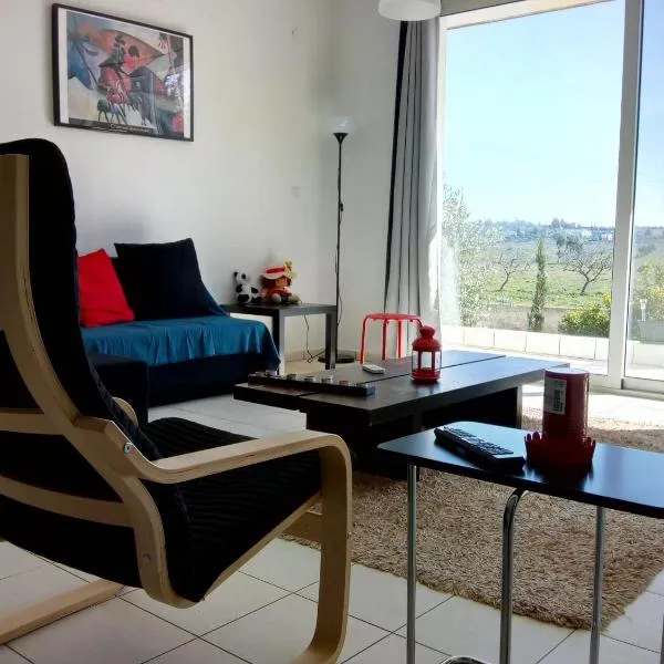 STUDIO POSEIDONIA apartment 75sqm CORINTH CANAL, hotel in Kórinthos