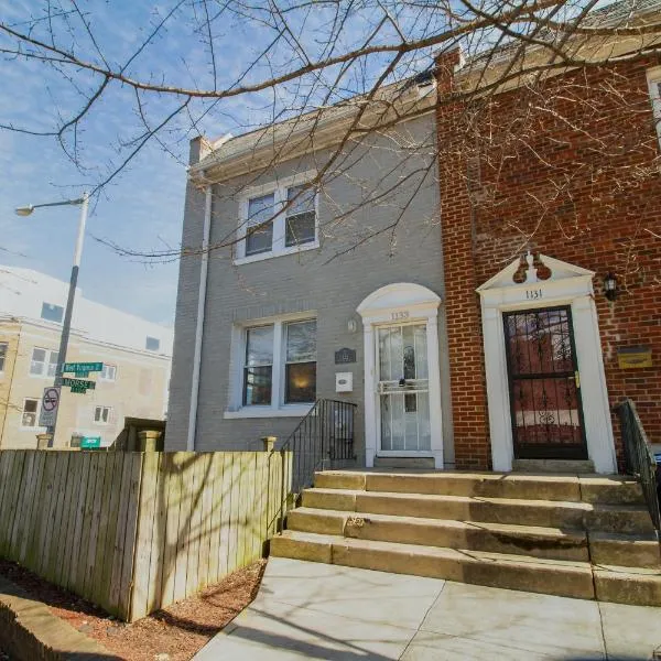 The Gray Corner House by Gallaudet 3 BR 2 BA, hotel in Washington, D.C.