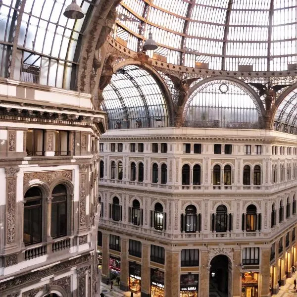 Domus Sibyllina, Galleria Umberto I, hotel v Neapoli