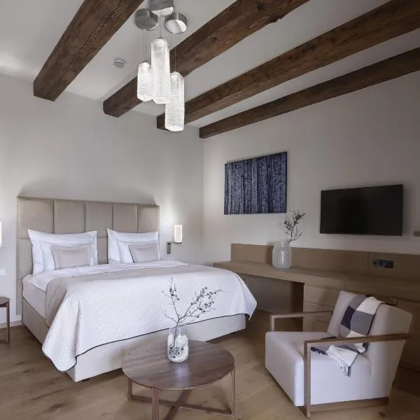 Lotrinský hotel, hotel vo Veľkých Pavloviciach