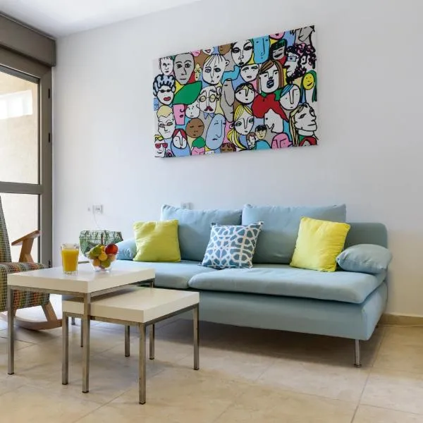 49 Abarbanel - By Beach Apartments TLV,位于特拉维夫的酒店