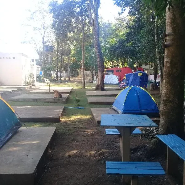 CAMPING RECANTO DOS PÁSSAROS、シャパダ・ドス・ギマランイスのホテル