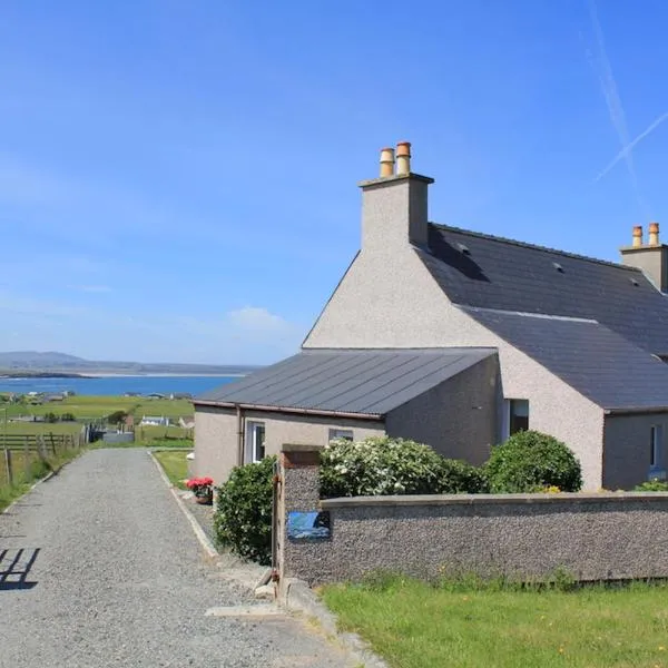 Seascape Cottage, hotel in Knock