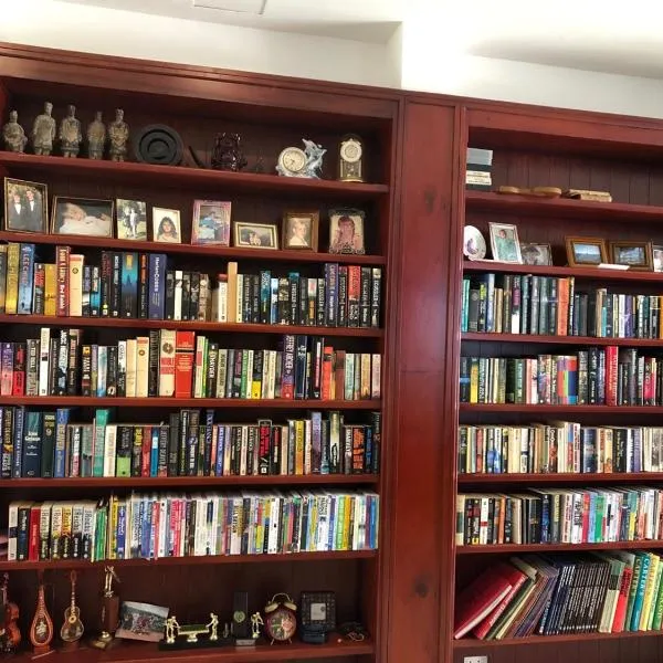 Little Library Villa Hoi An, готель у місті Хоян