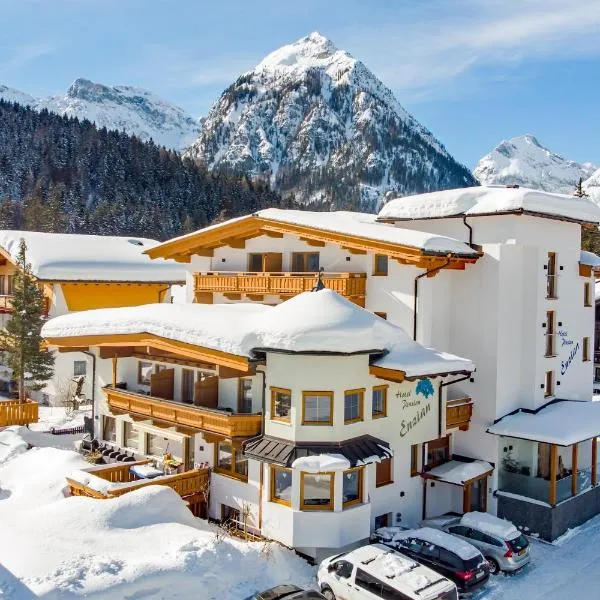 Hotel Enzian, hotel di Pertisau