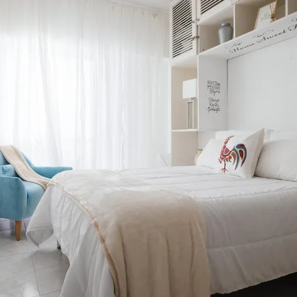 2 Room Condo - 5 mins from Costa da Caparica Beach & Bars, hotel em Costa da Caparica