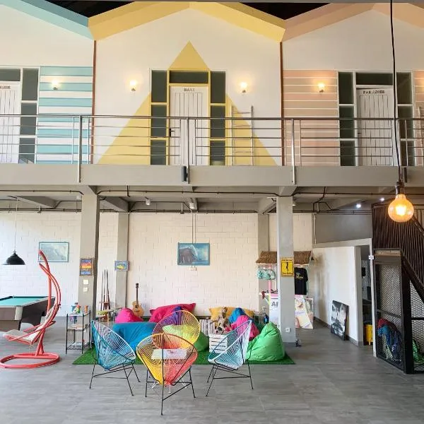 Beach Hut Hostel，位于库塔的酒店