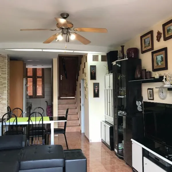 Room Complex Bungamar, отель в городе Плайя-де-лаc-Америкас