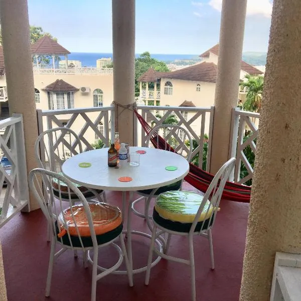 #D1 castle STUDIO WIFI KING bed Ocho Rios Jamaica, ξενοδοχείο σε Ocho Rios