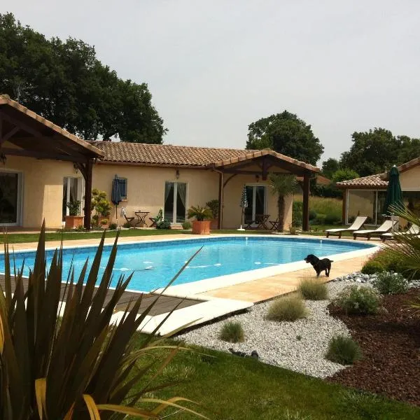LE CLOS CASTEL - Gîte équipé, Hotel in Casteljaloux
