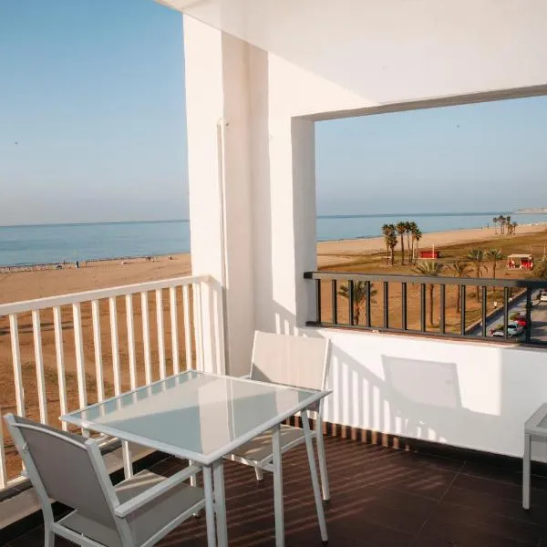 Hotel Brisamar Suites, מלון בקמארוגה