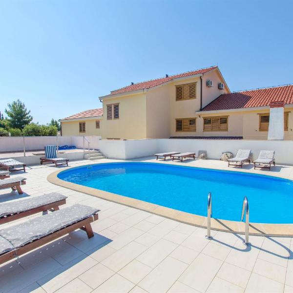Apartments Spomenka