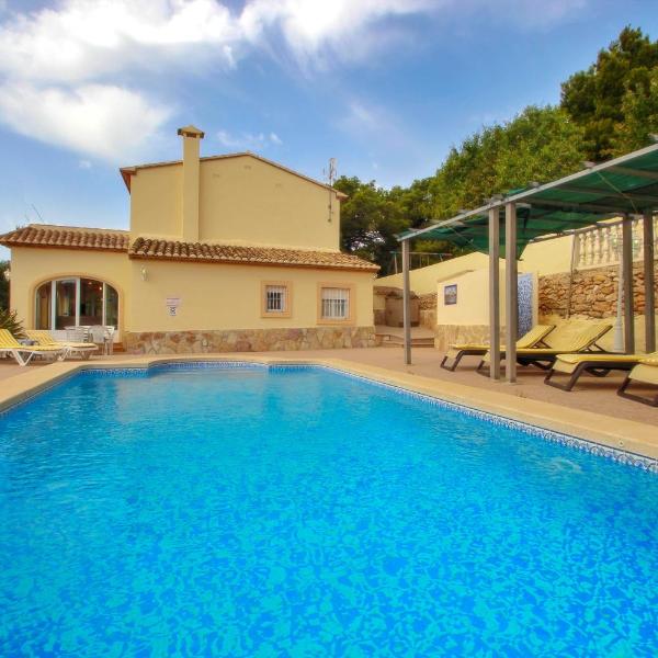 Estrelizia - pretty holiday property with garden and private pool in Calpe