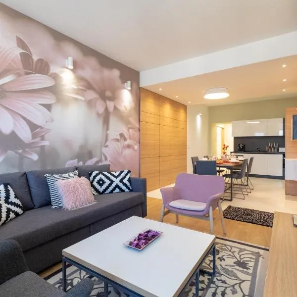 Vitosha Blvd Luxury 2-Bedroom, 2-Bathroom with Balcony，位于索非亚的酒店