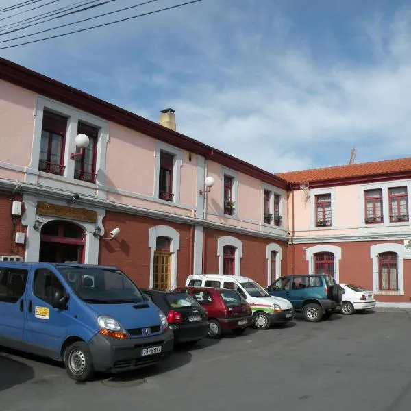 Albergue La Estación, hotel in Llanes