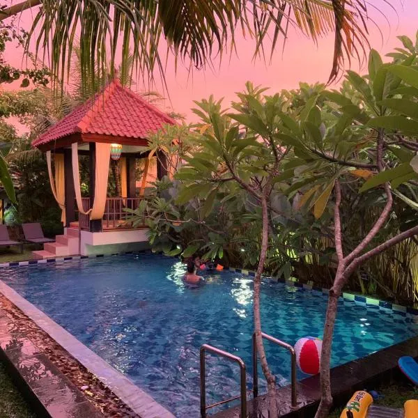 Villa Rosseno - Evelyn Private pool and Garden, hotel in Yogyakarta