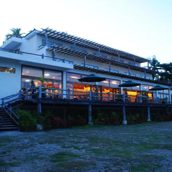 Almont Beach Resort, hotel em Surigao