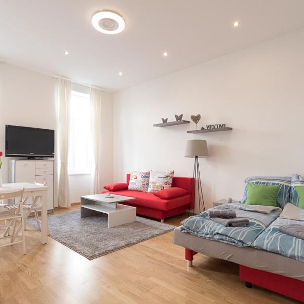 Bright Red Heart Apartment in Leopoldstadt