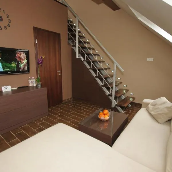 Royal Residence Apartments, hotel in Gyula