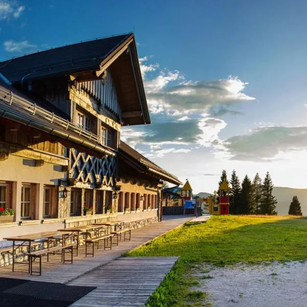 Alpska Perla Apartments, khách sạn ở Cerkno