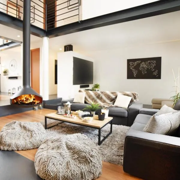 La Grange Emnitan - Maison de ville moderne pour 12p Fêtes interdites, hotel en Saint-Genis-Pouilly