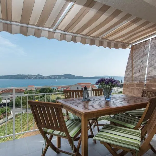 Apartments Iva, hotel in Trogir