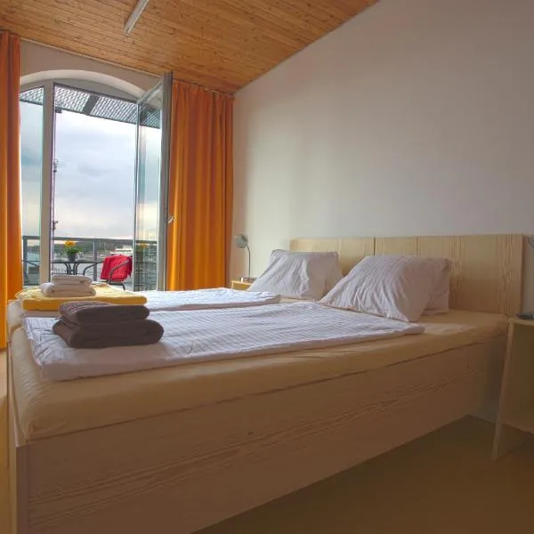 Labe Aréna Račice, hotel a Štětí