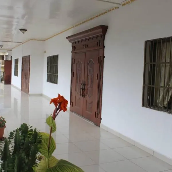 Hôtel des îles، فندق في Mutsamudu