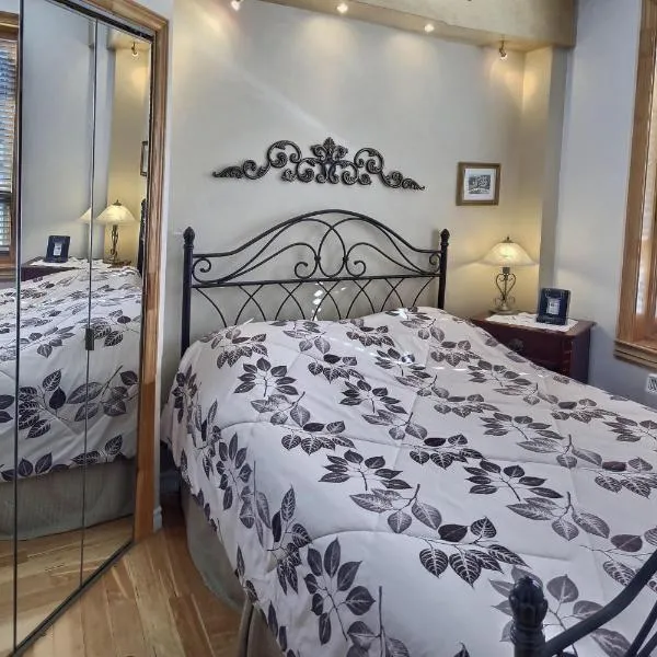 Gite Le Sieur de Joliette, hotel in Montreal