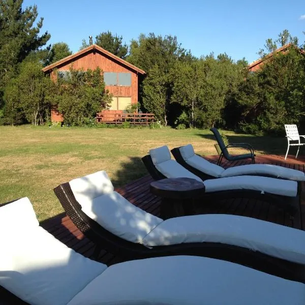 Cabañas Natural Park Lodge Pucón, hotel in Pucón