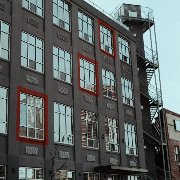 Feather Factory Hotel, hotel in Queens
